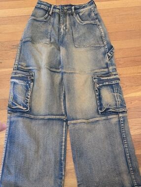 Relaxed Cargo Jeans in Faded Blue Denim